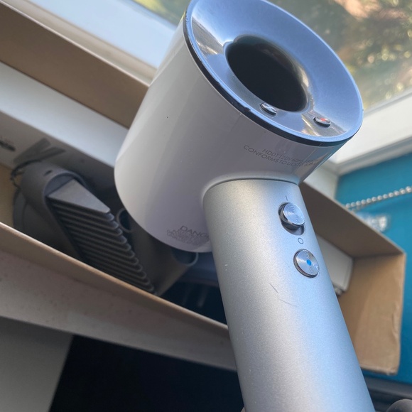 Dyson Supersonic Hair Dryer White - Picture 3 of 8